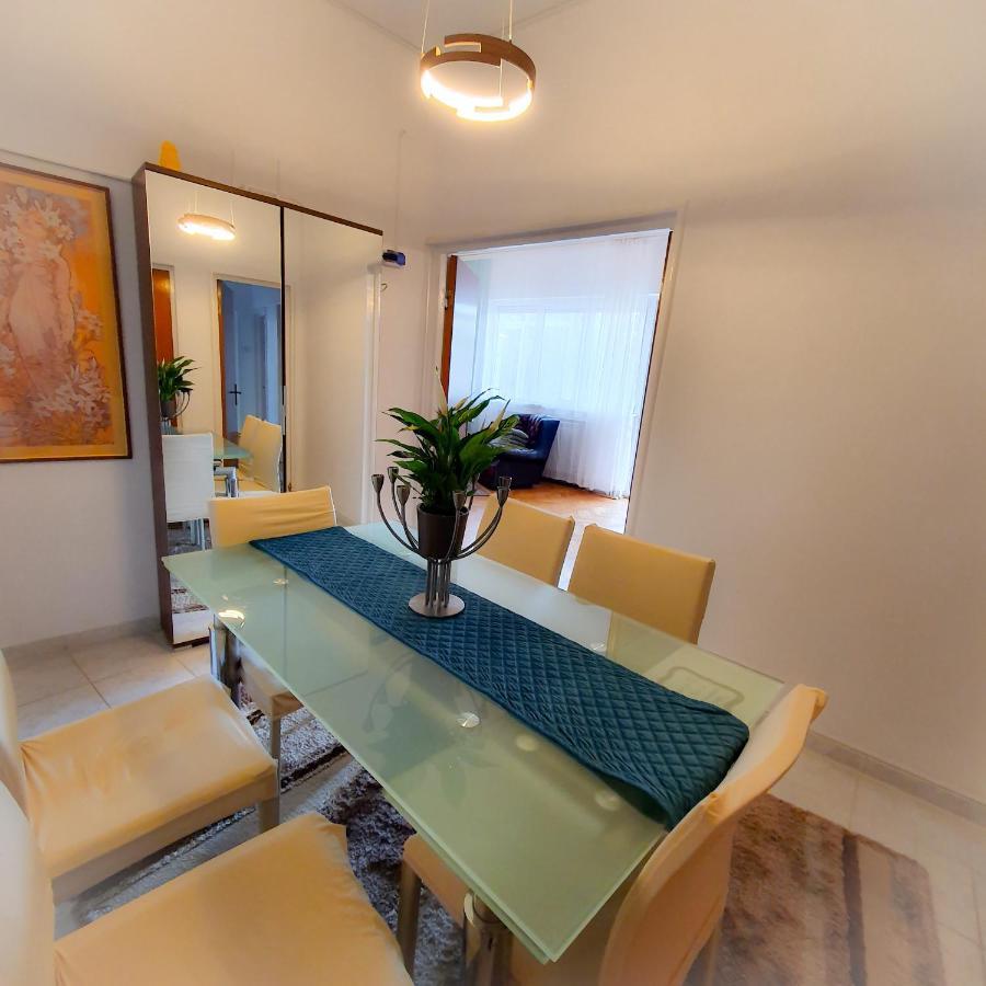 City Center Apartment Бухарест Экстерьер фото
