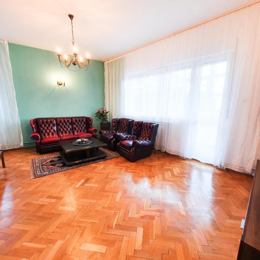 City Center Apartment Бухарест Экстерьер фото
